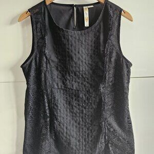 Textured Thin Pleats Round Neck Sleeveless Top